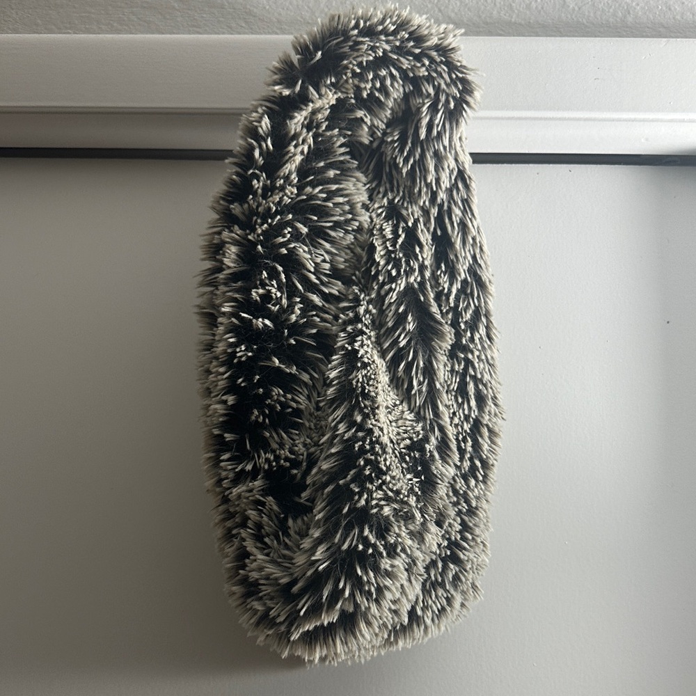 Altar'd State Black and White Faux Fur Scarf NWOT